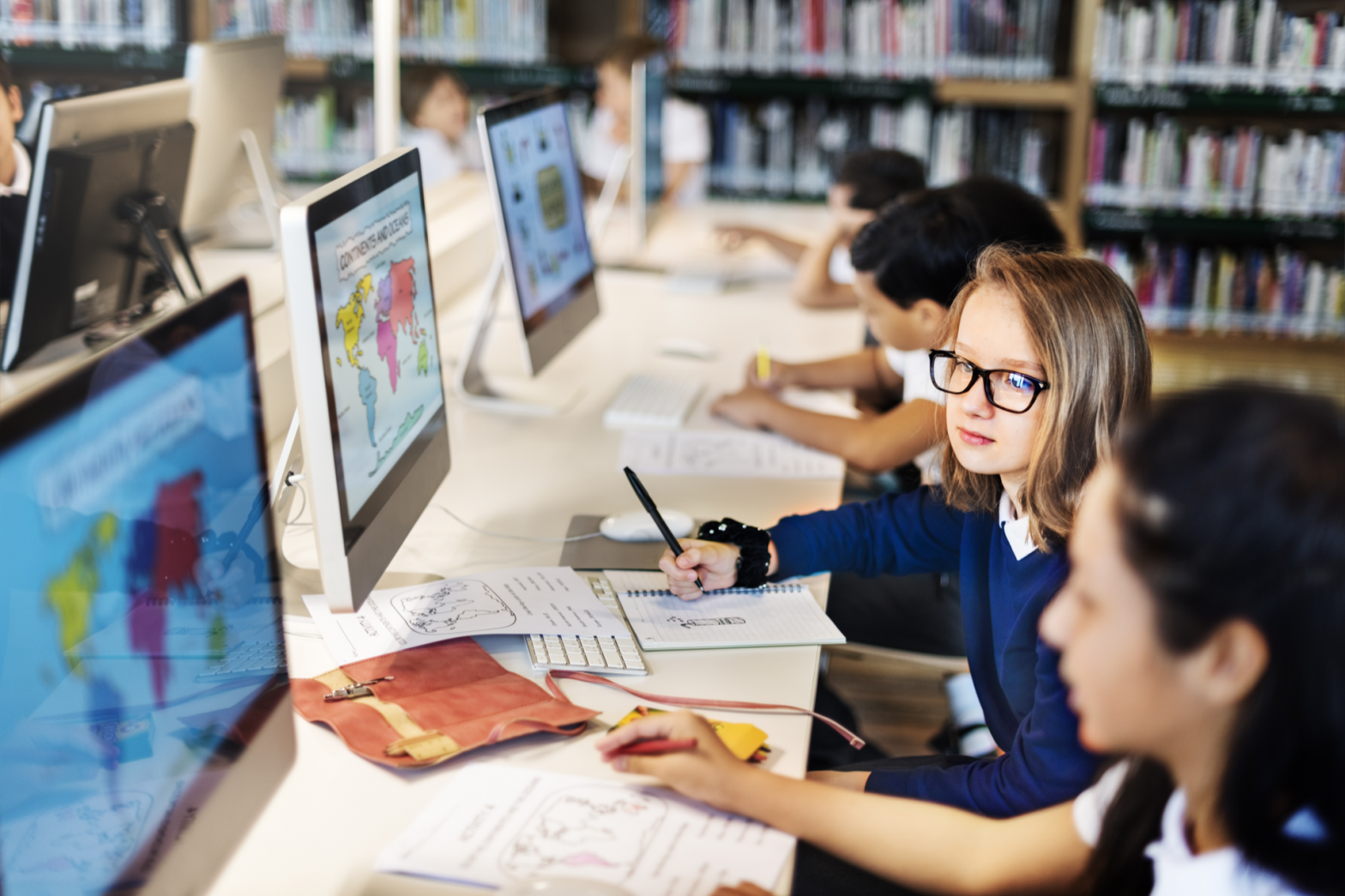 children sat in front of computers